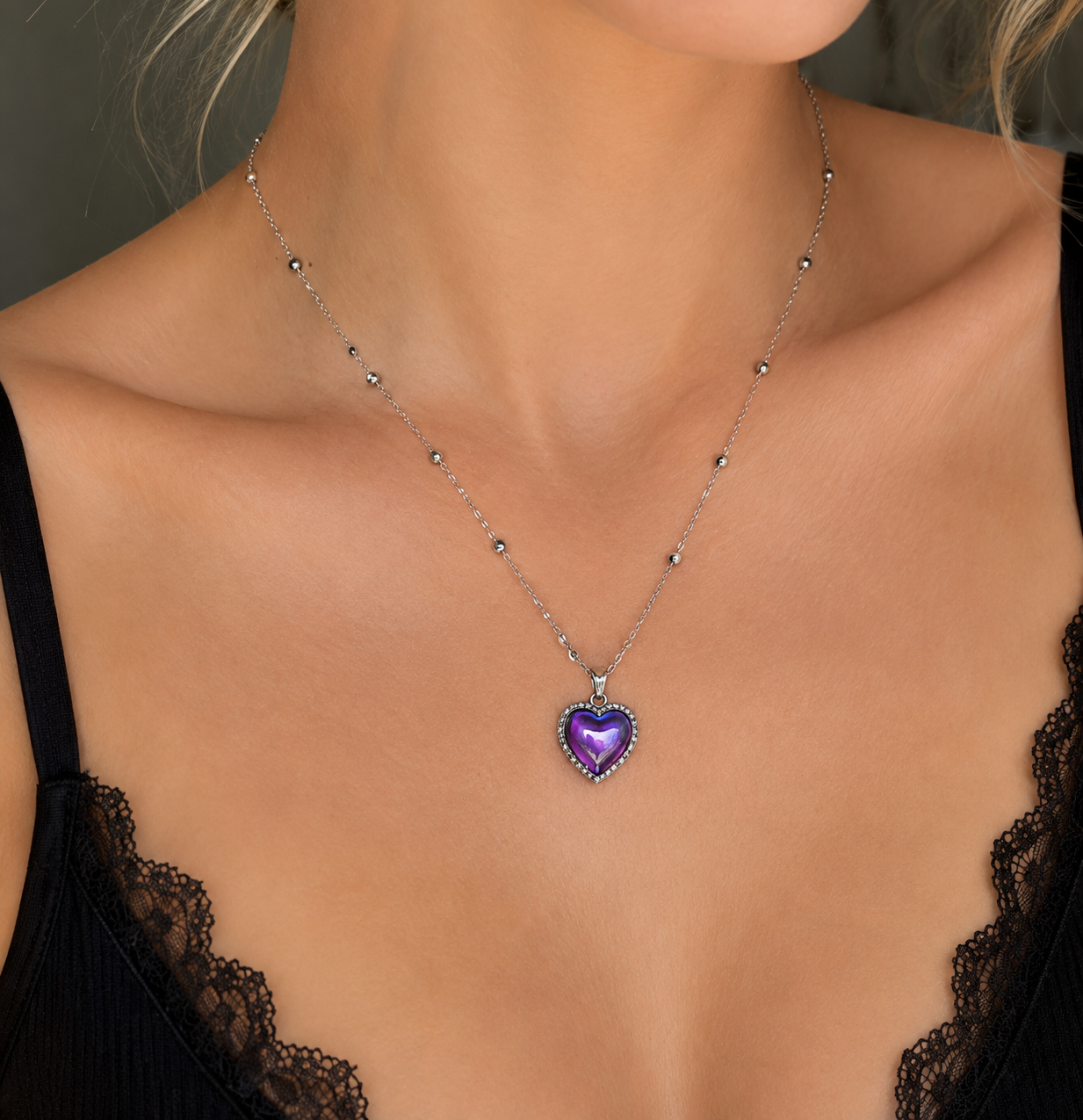 Collar de corazón cambiante de color