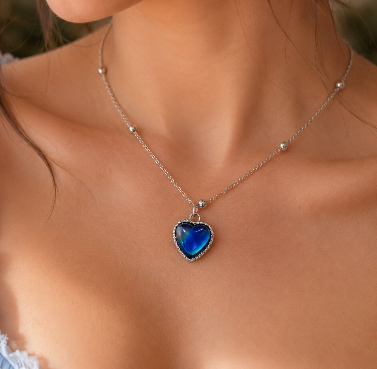 Collar de corazón cambiante de color