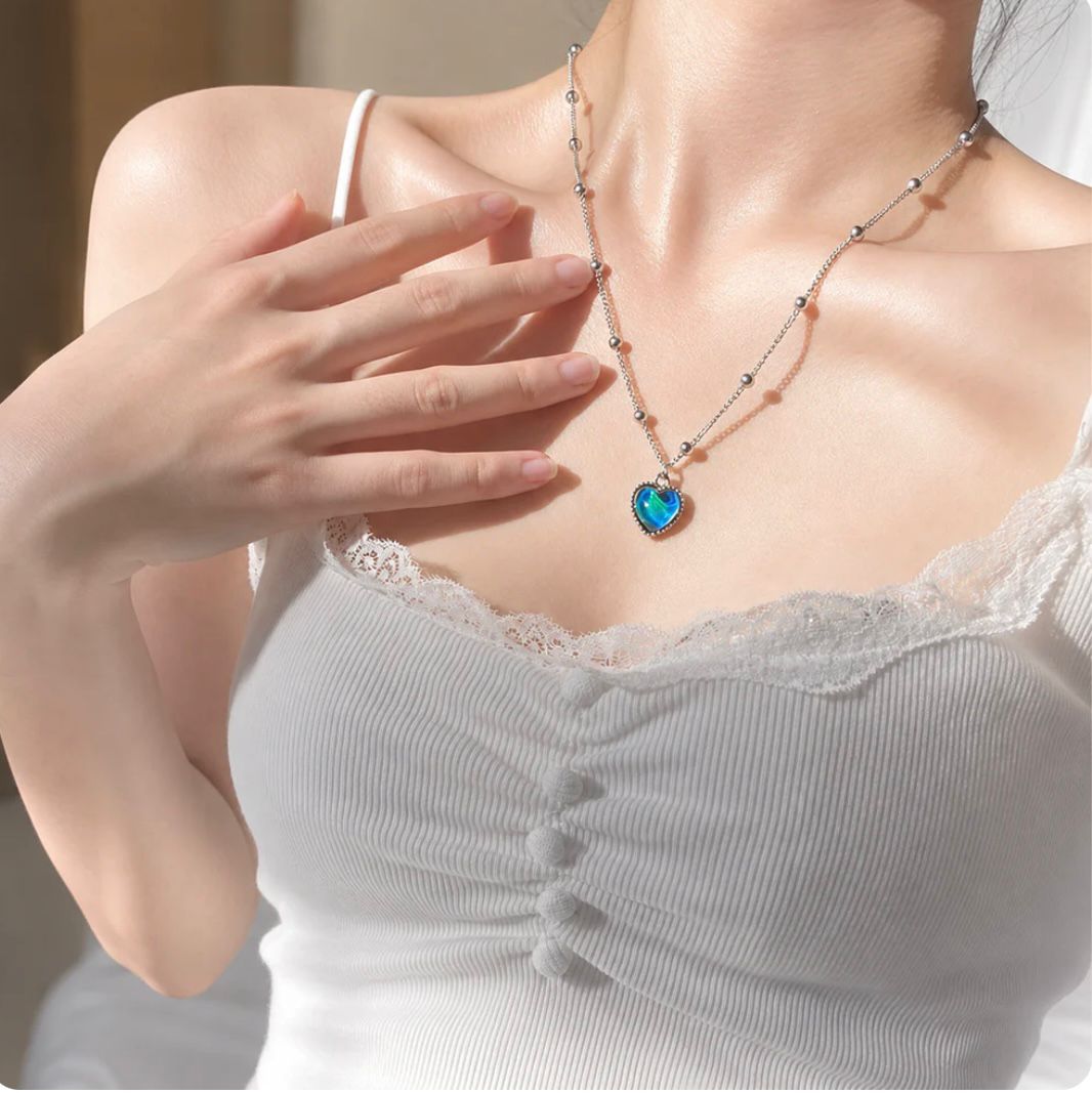 Collar de corazón cambiante de color